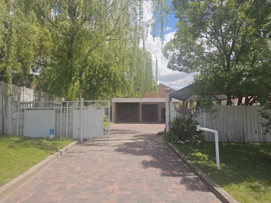 4 Bedroom Property for Sale in Ladybrand Free State